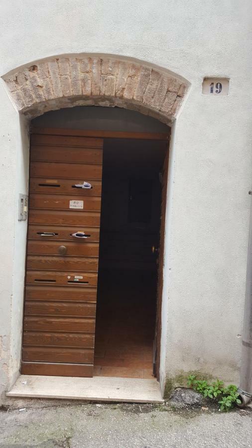 Via Della Posterna Apartman Spoleto Kültér fotó